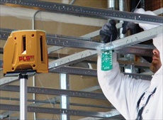 Notranji Laserski nivelir pri prenosu vi�ine PLS-90